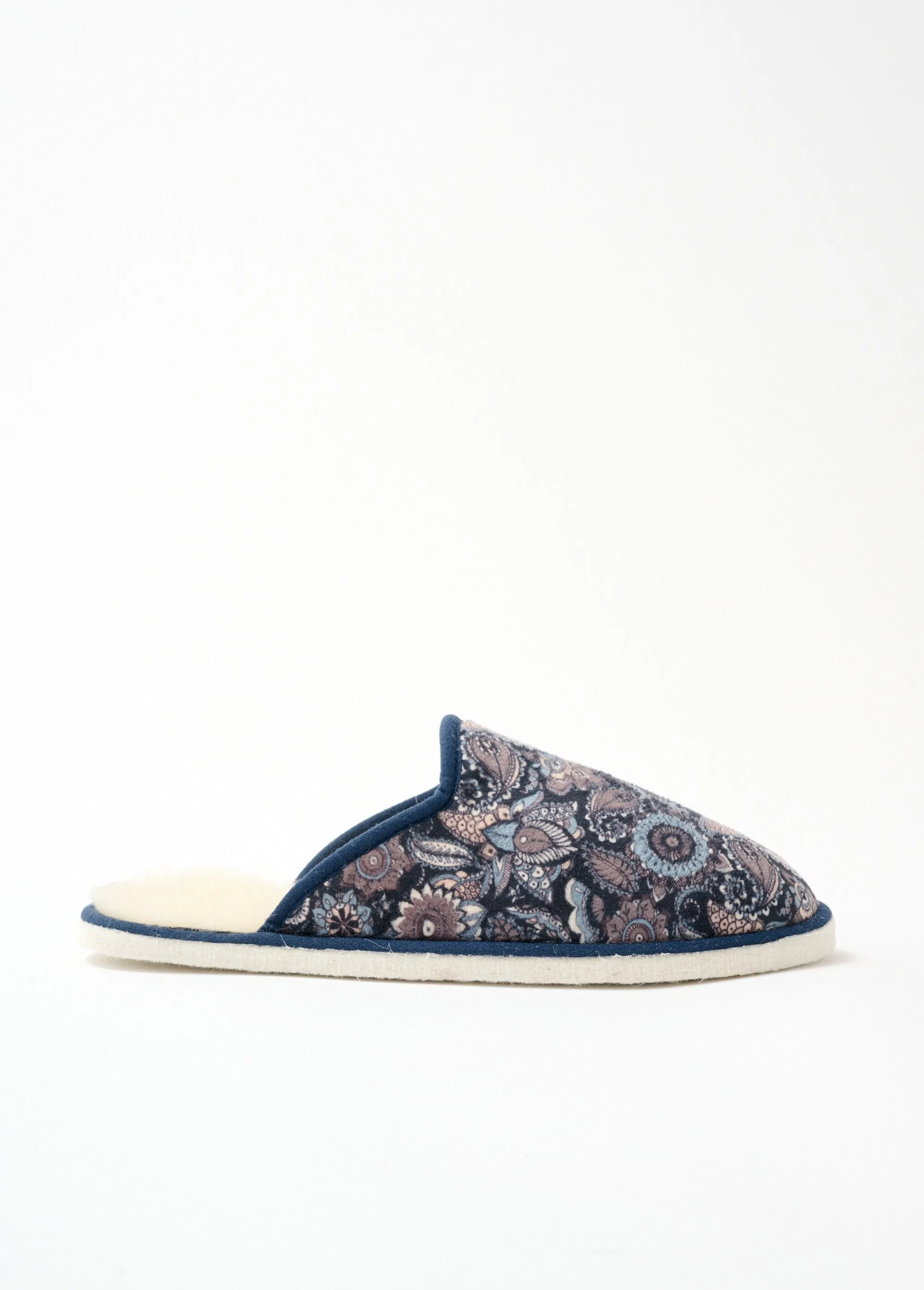 Comfortable width mule slipper with wool lining