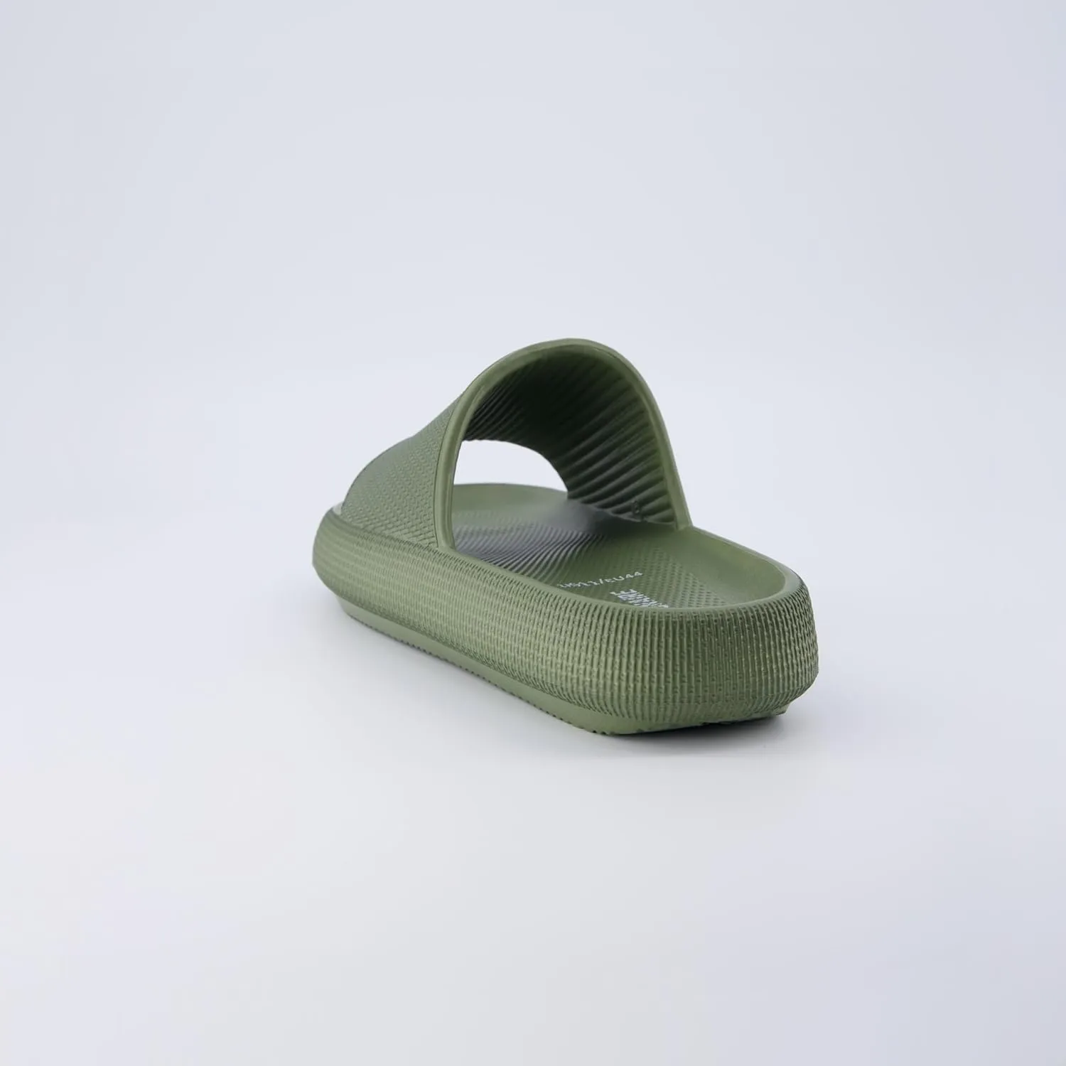 CUSHIONAIRE Men's Feather cloud recovery pool slide with  Comfort