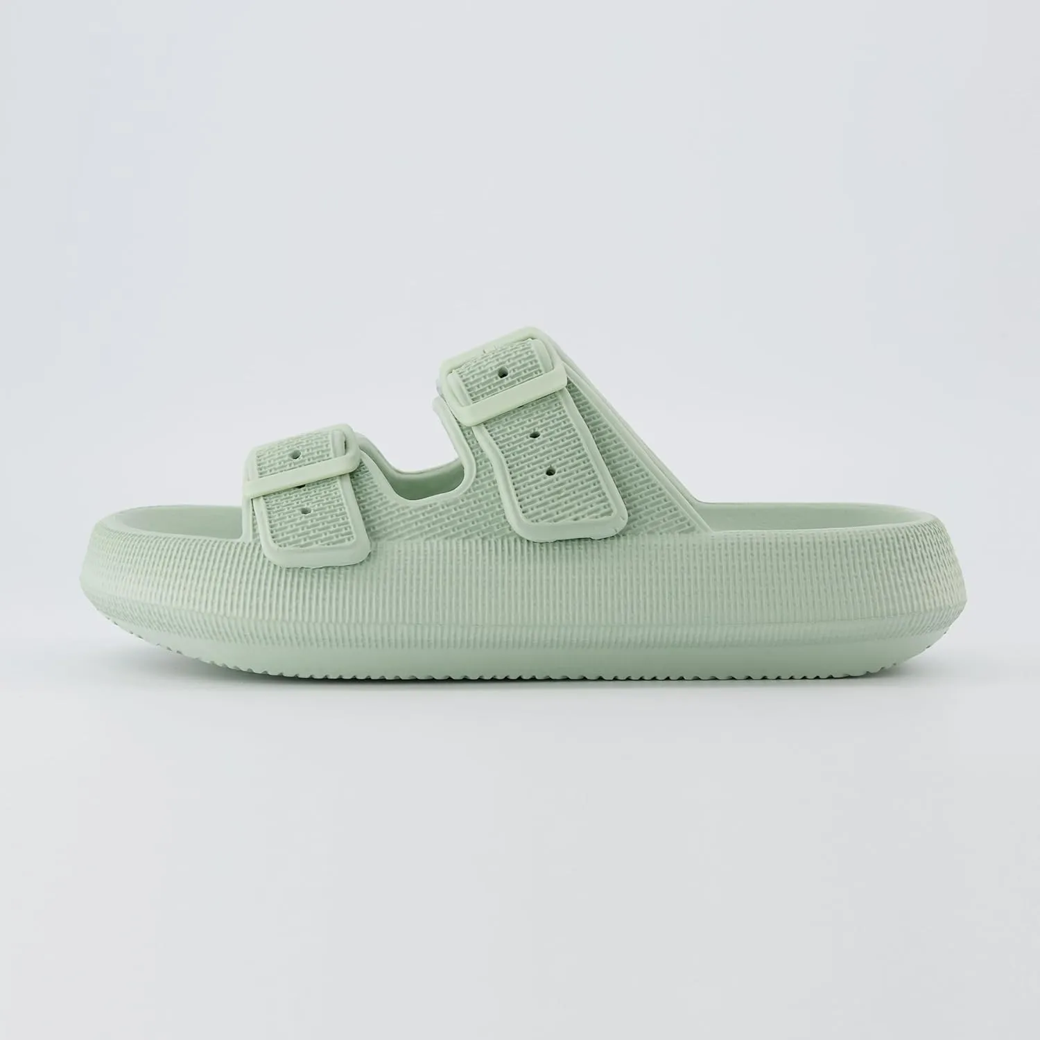 CUSHIONAIRE Women's Fame recovery cloud slide with  Comfort