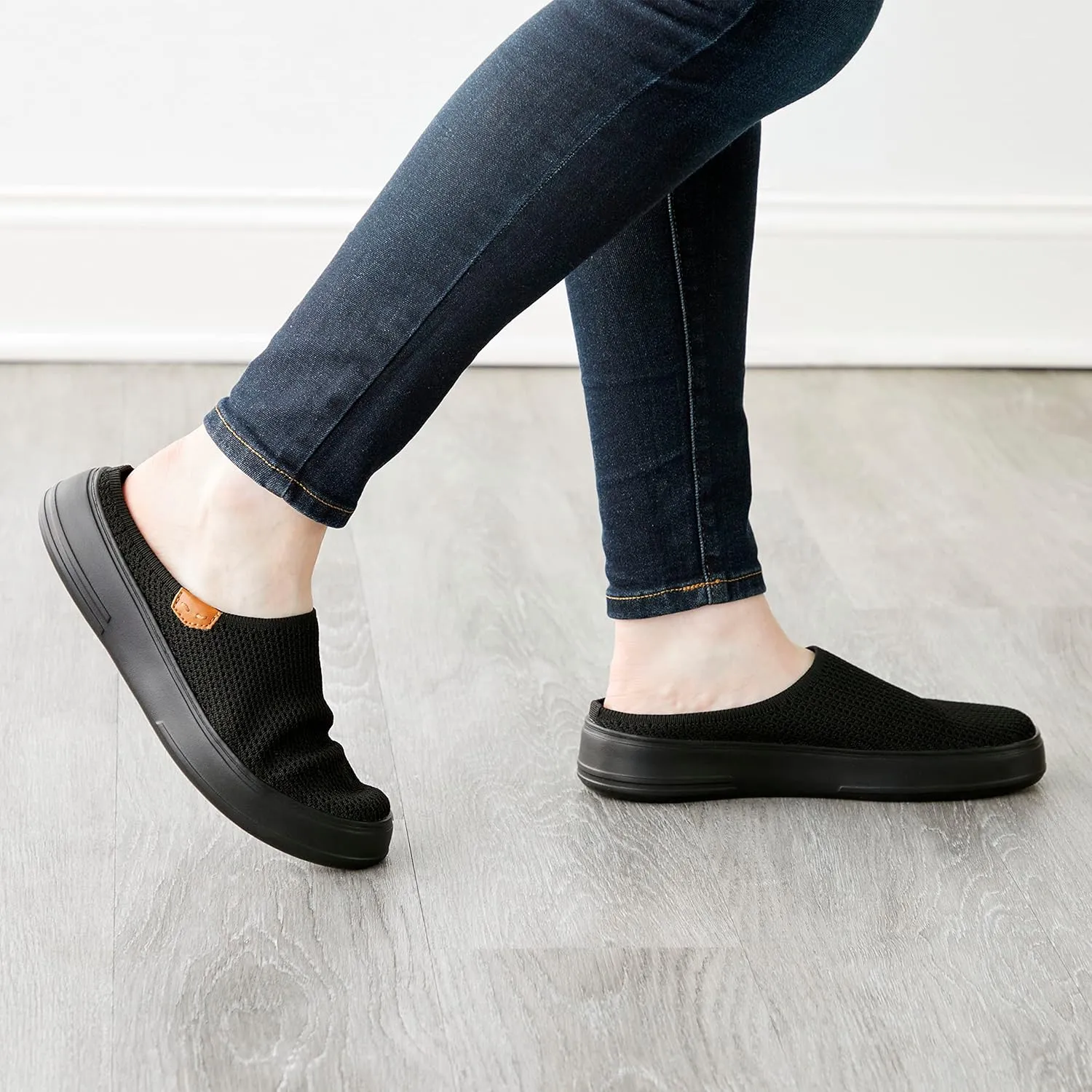 Dearfoams Women's Original Comfort Annie Clog Sneaker