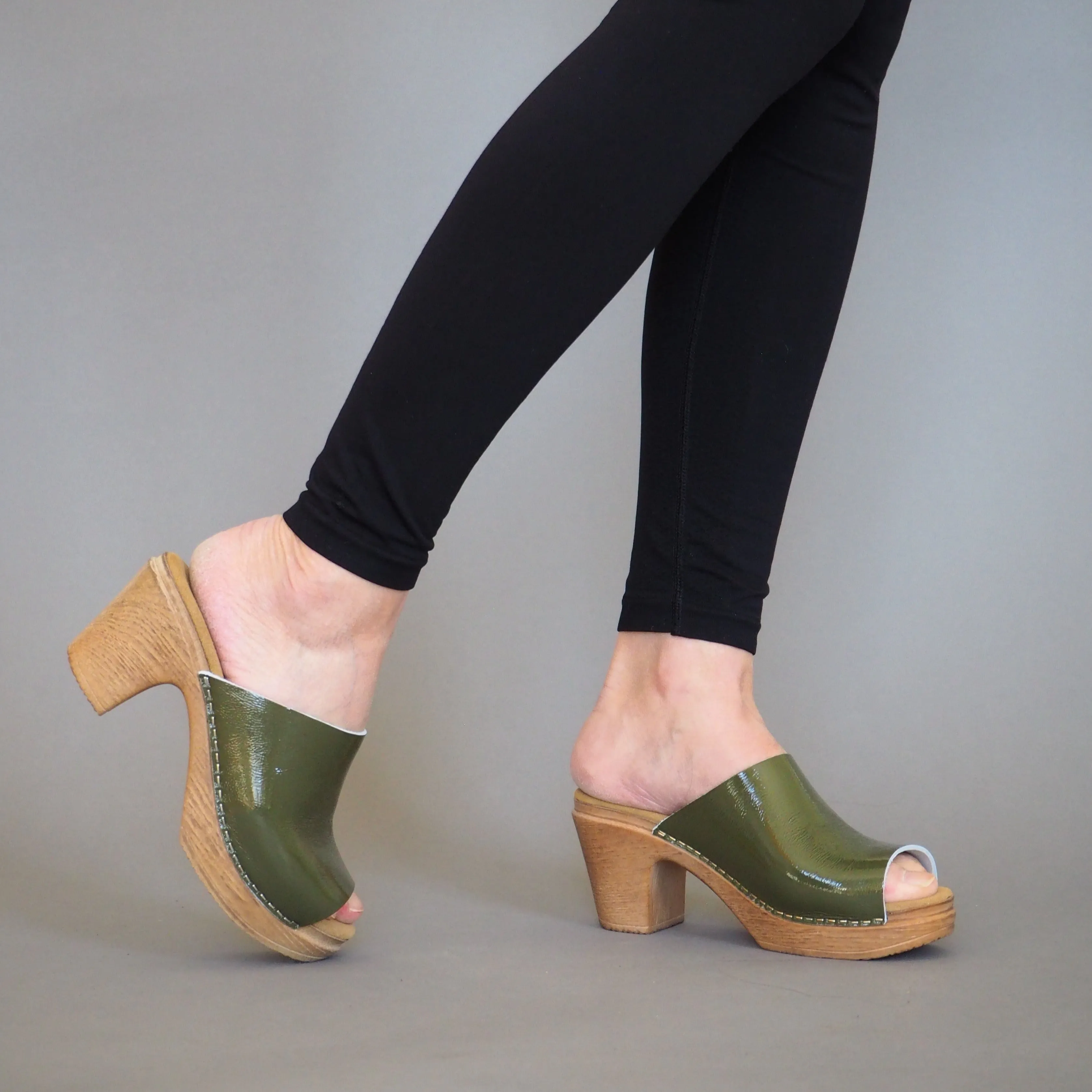 Frida Clog Patent Green