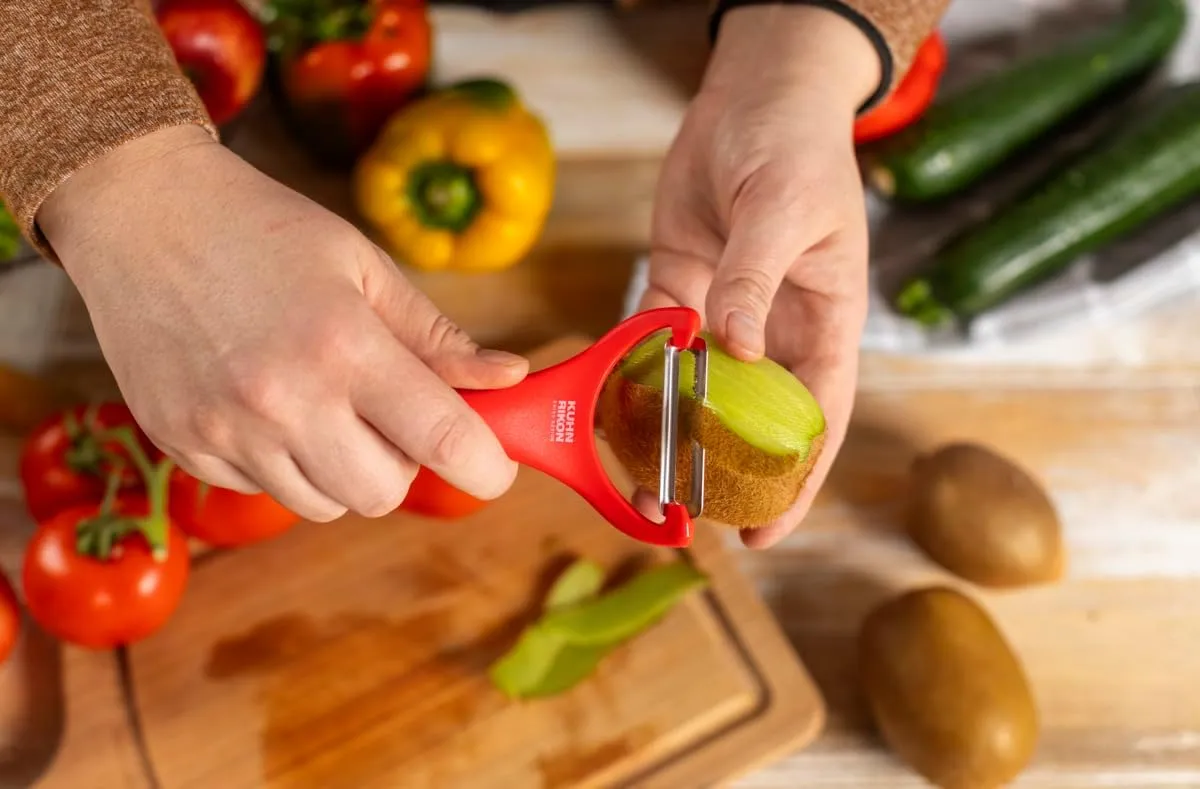 KUHN RIKON Piranha Peeler with Serrated Edge Red