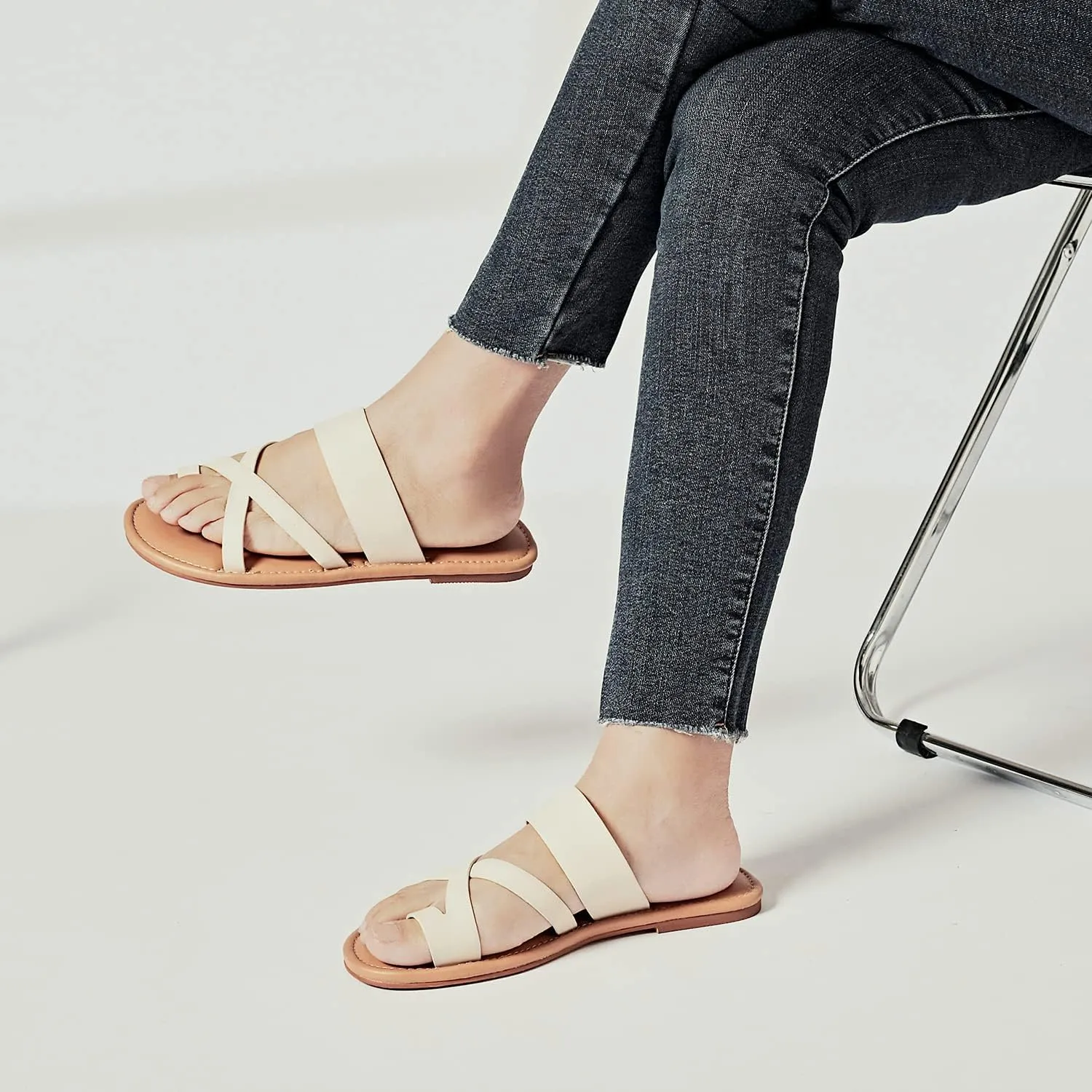Luoika Women's Wide Width Flat Sandals, Flip Flop Slides Sandal Casual Strapy Sandal Slip on Summer Beach Shoes for Women.