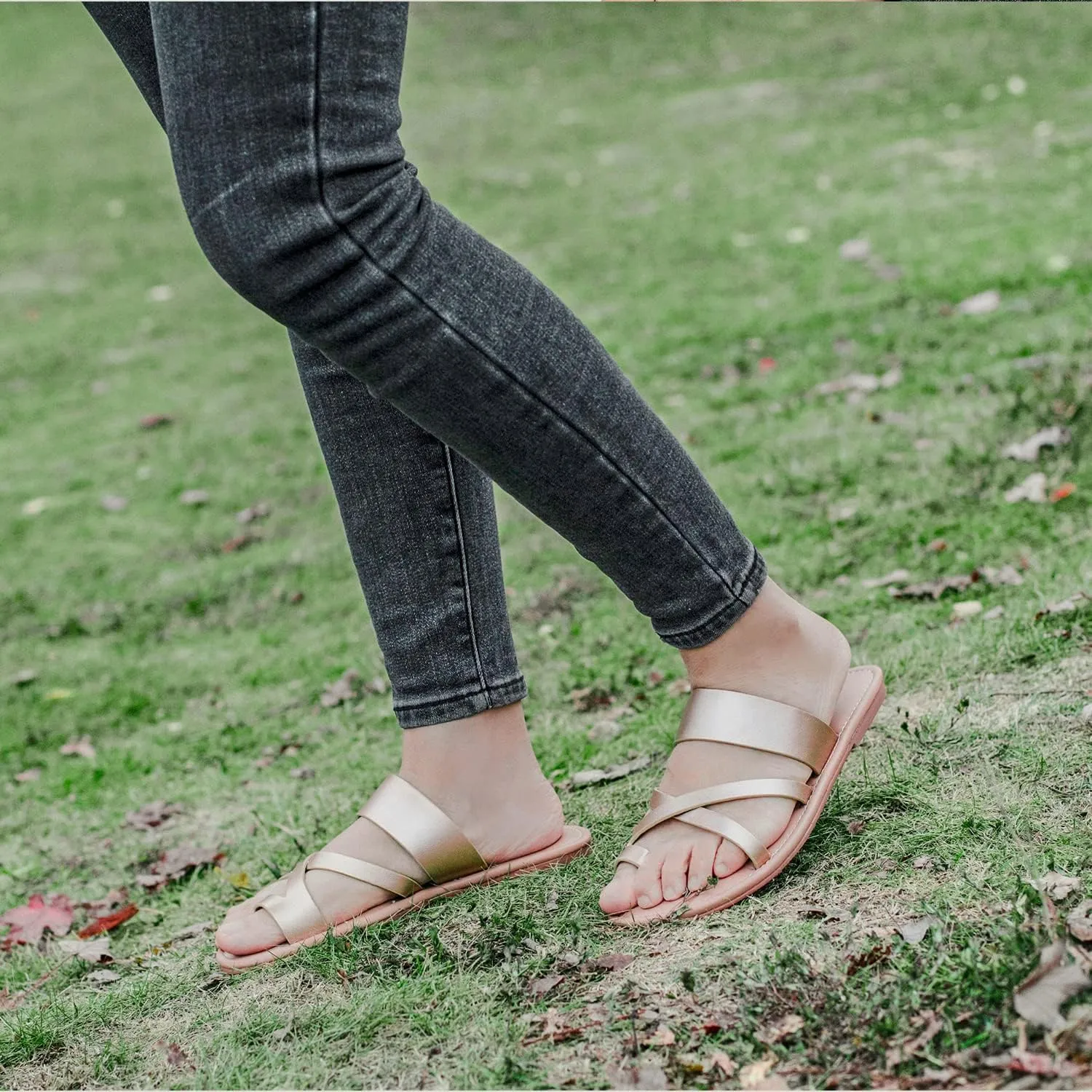Luoika Women's Wide Width Flat Sandals, Flip Flop Slides Sandal Casual Strapy Sandal Slip on Summer Beach Shoes for Women.
