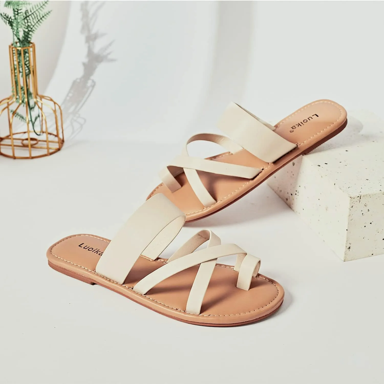 Luoika Women's Wide Width Flat Sandals, Flip Flop Slides Sandal Casual Strapy Sandal Slip on Summer Beach Shoes for Women.