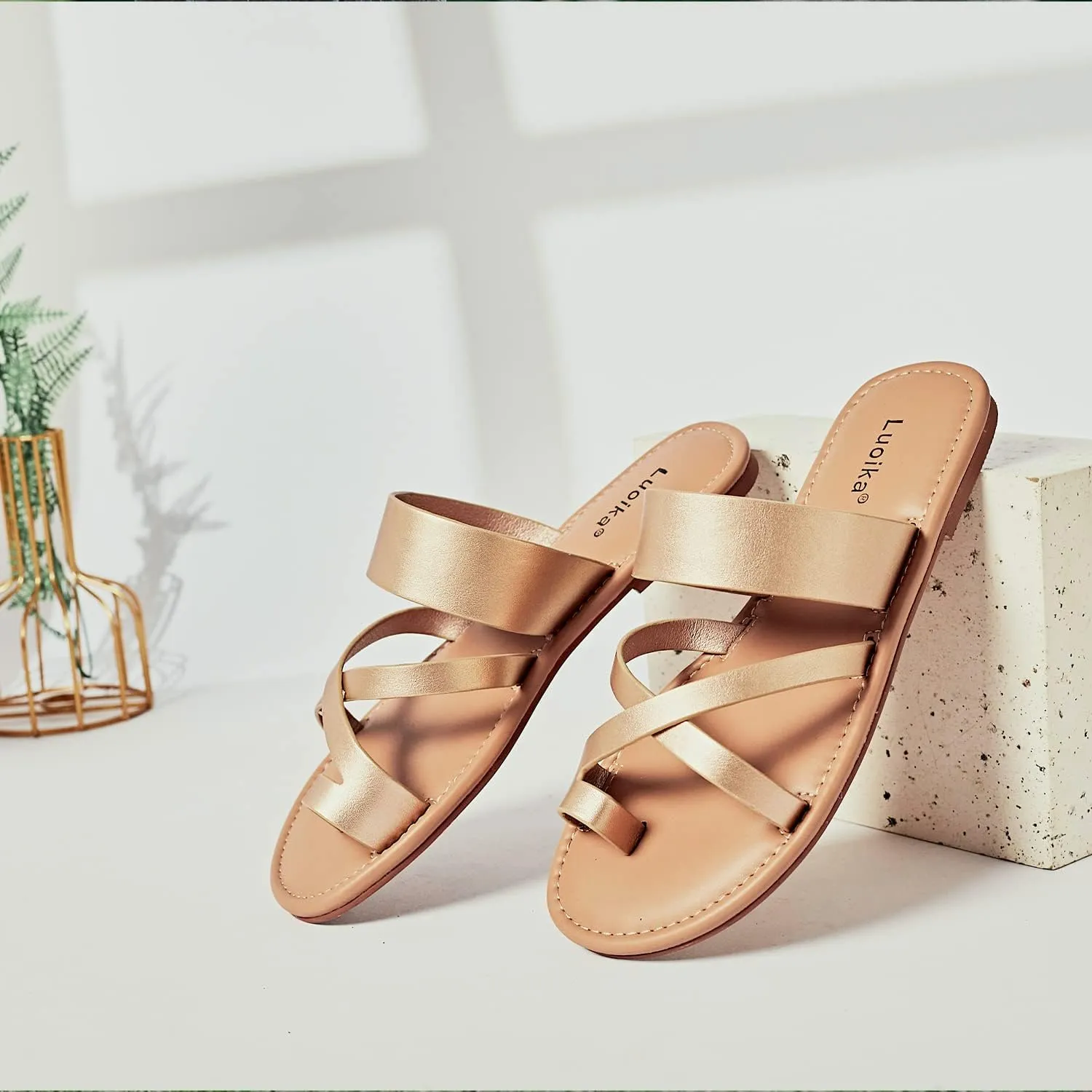 Luoika Women's Wide Width Flat Sandals, Flip Flop Slides Sandal Casual Strapy Sandal Slip on Summer Beach Shoes for Women.