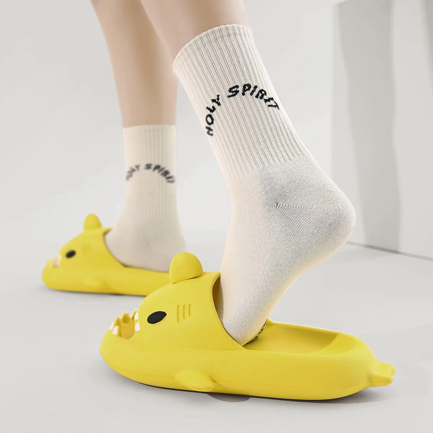 Men's and Women's Shark Slides Cloud Slippers Summer Novelty Open Toe Slide Sandals Anti-Slip Beach Pool Shower Shoes with Cushioned Thick Sole