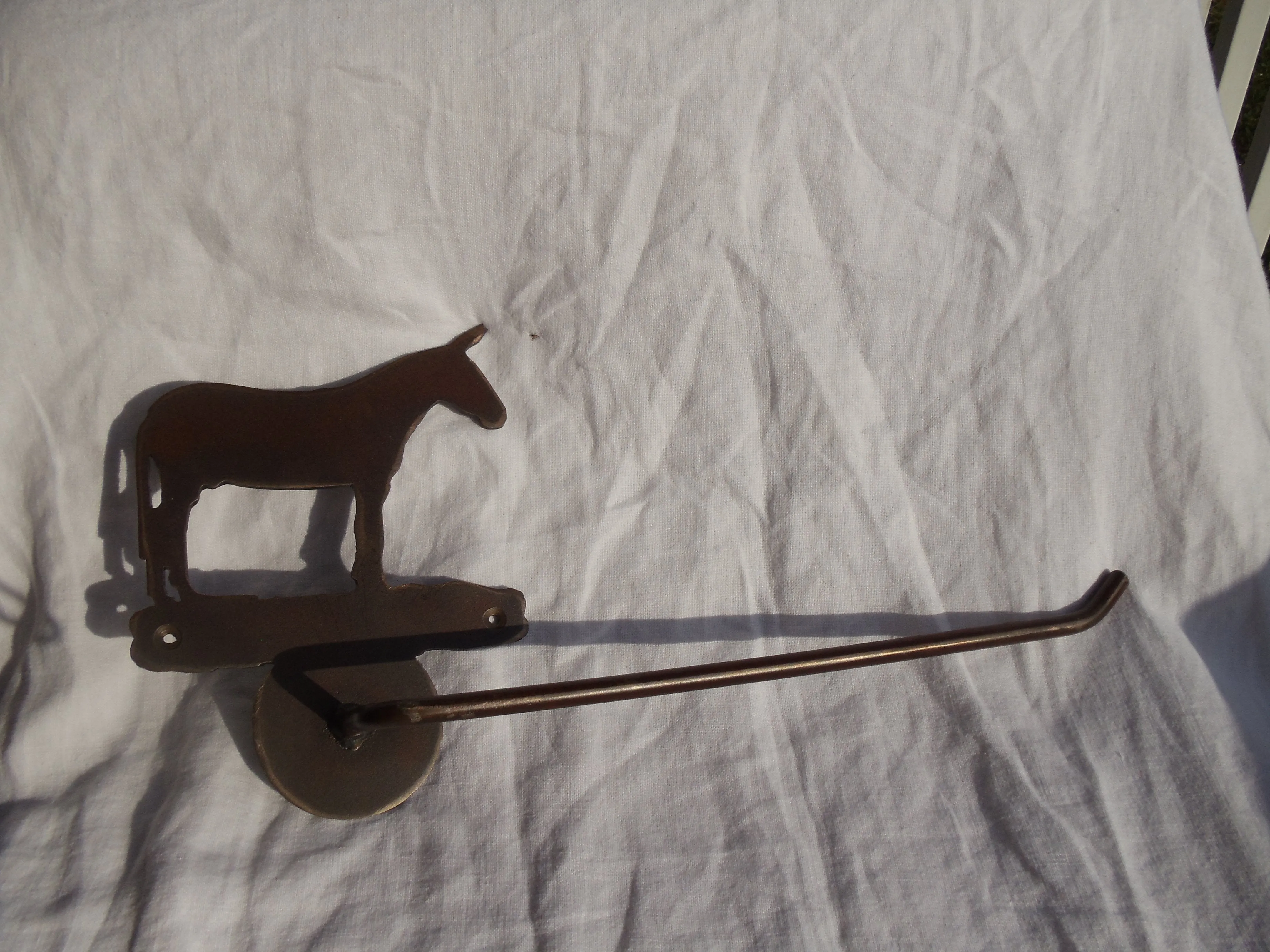Metal - Paper Towel holder - Wall mount