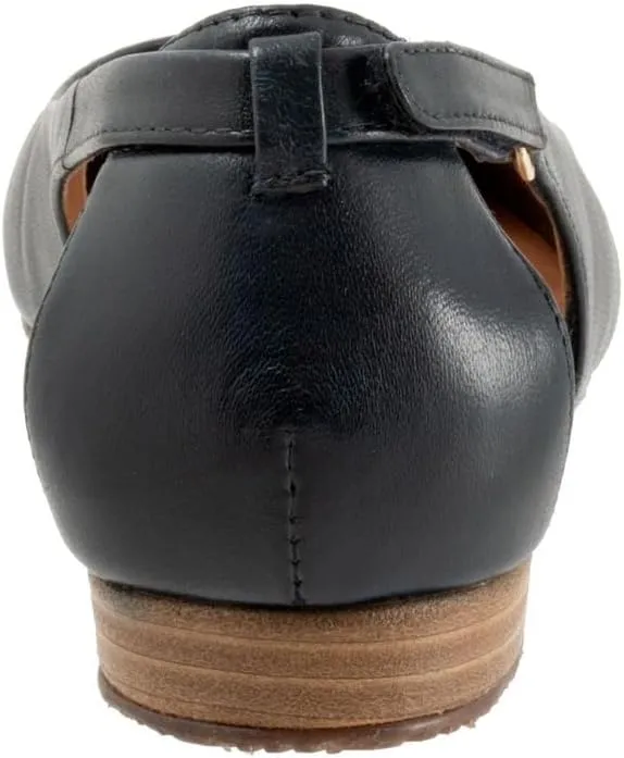 SoftWalk Women's Venice Ballet Flat