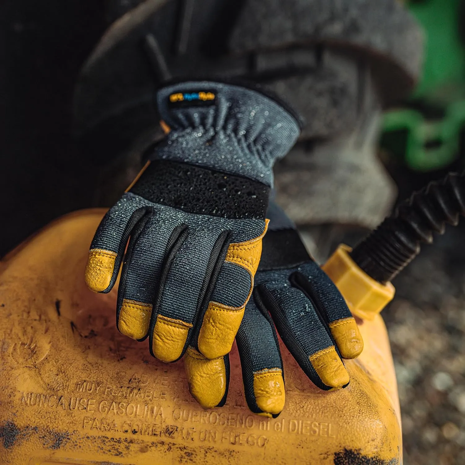 Wells Lamont Men's Slip On HydraHyde Water-Resistant Leather Palm Hybrid Work Gloves, Medium 3241M