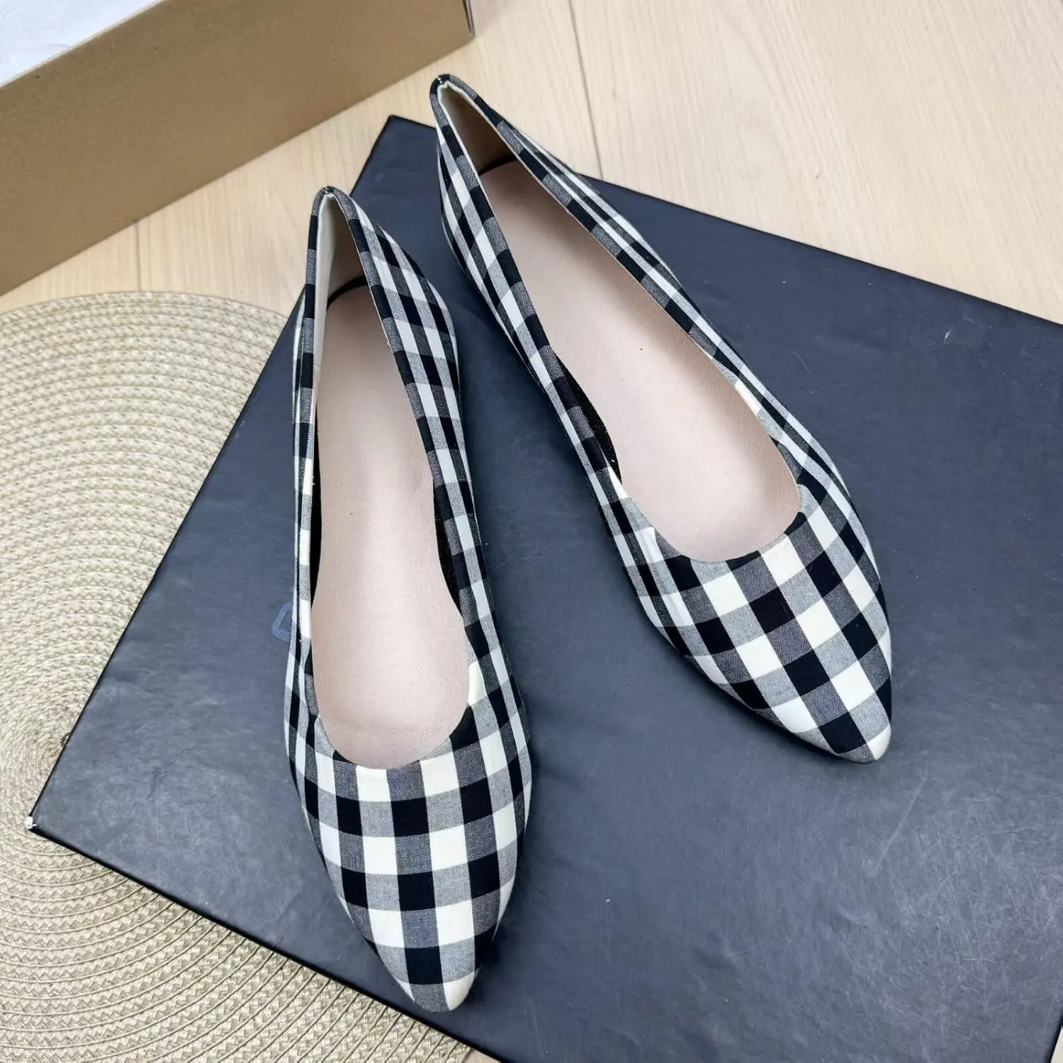 WENJIAZHIZHI Women's Checkered Pointy Toe Ballet Flats Comfortable Flat Shoes Elegant Female Slip-Ons