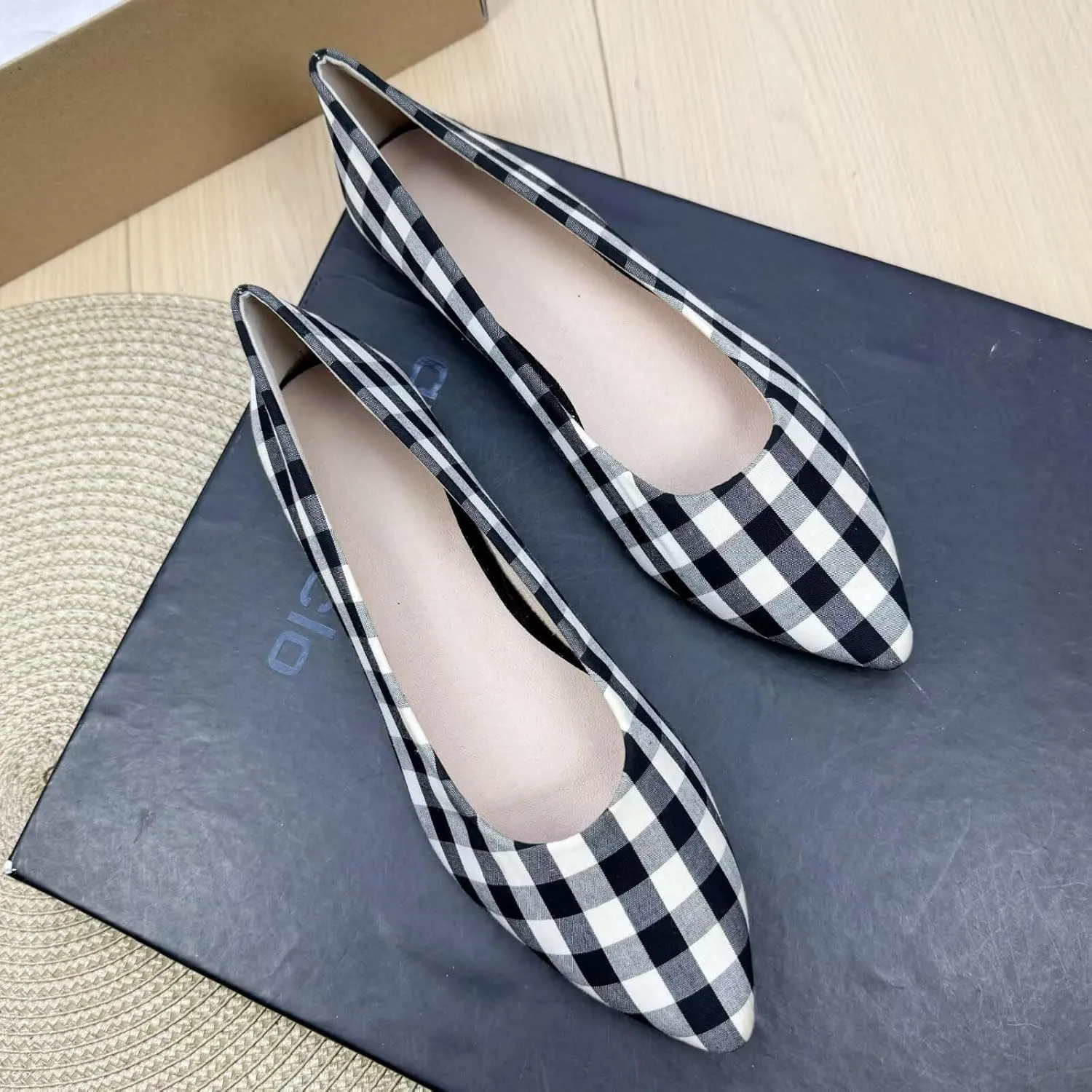 WENJIAZHIZHI Women's Checkered Pointy Toe Ballet Flats Comfortable Flat Shoes Elegant Female Slip-Ons