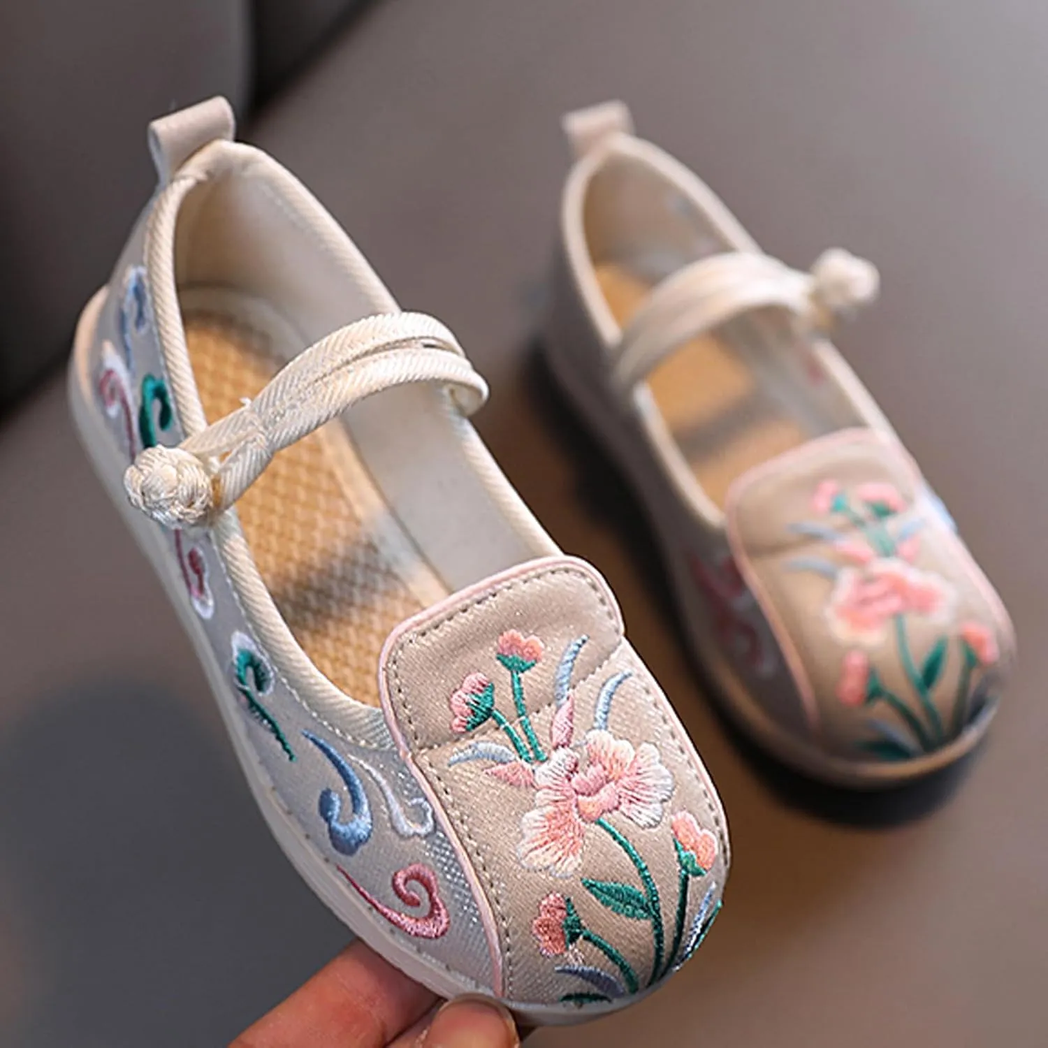 WUIWUIYU Toddlers Girls Chinese Traditional Embroidered Shoes Round Toe Ballet Flats Retro Dress Mary Jane Flat