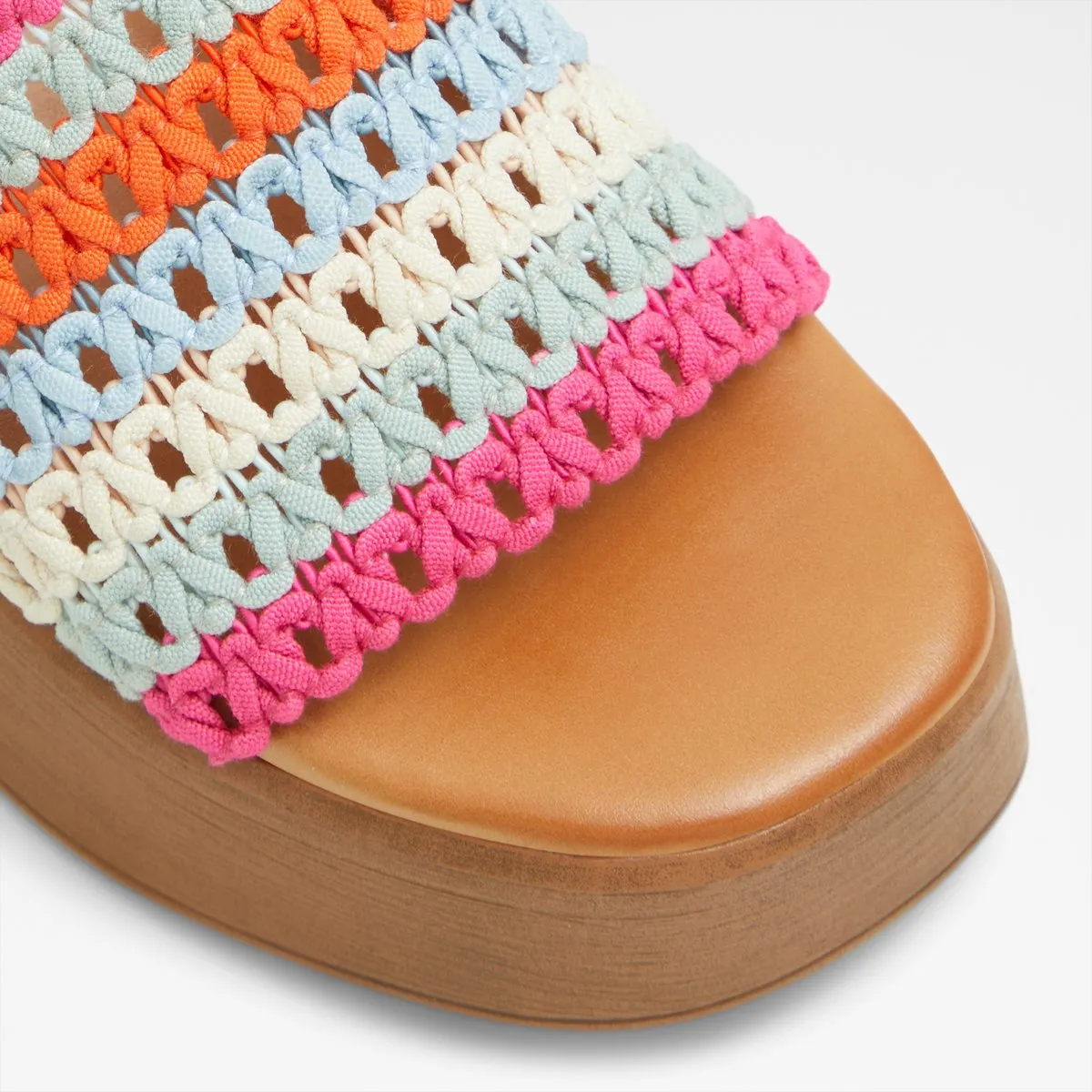 Yassu Wedge Sandals